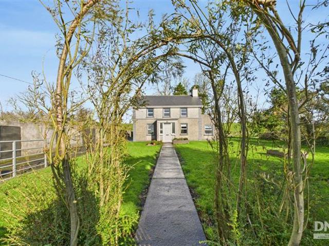 Detached House for sale in Lecarrow, Connacht