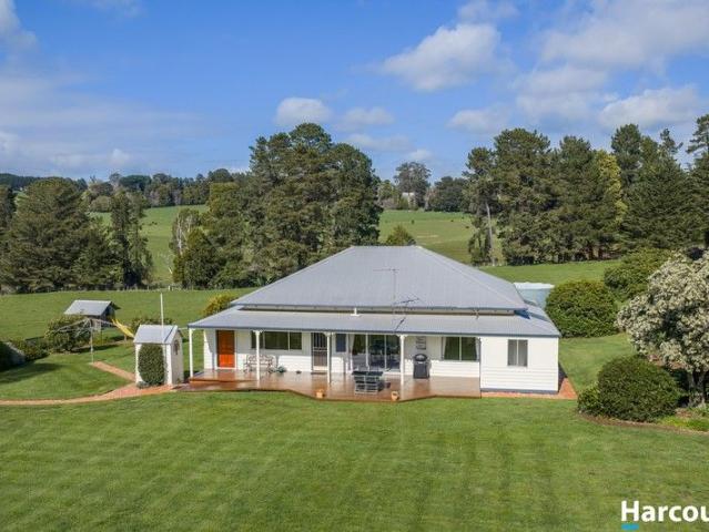 Cottage for sale in Darlimurla, Victoria
