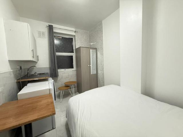 Studio for rent in London Borough of Ealing, Greater London