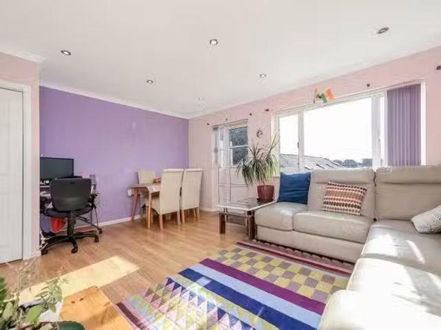 Apartment to rent in Bluebell, North Tipperary