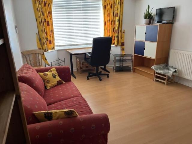 Room for rent in Pachesham Park, Surrey