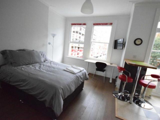 Apartment for rent in West Kensington, Greater London