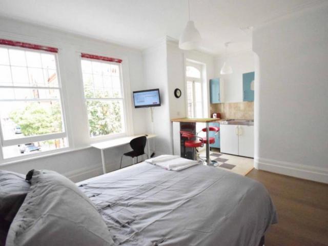Apartment for rent in West Kensington, Greater London