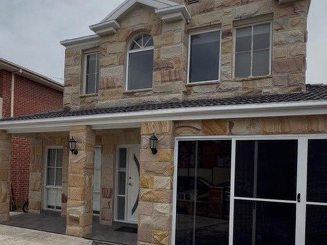 House for rent in Roxburgh Park, Melbourne