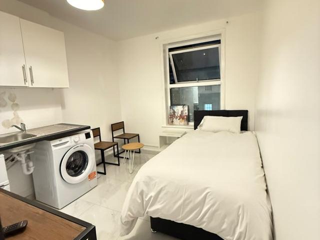 Studio for rent in London Borough of Ealing, Greater London