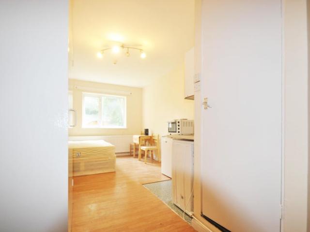 Studio for rent in Muswell Hill, Isle Of Man