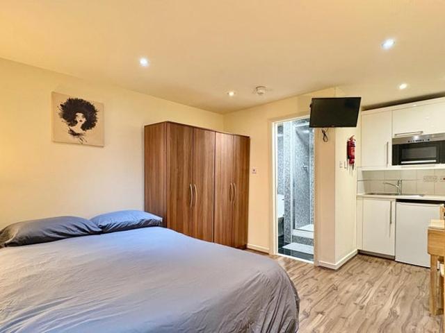 Studio for rent in Cricklewood, Greater London