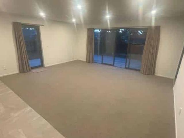 Townhouse for rent in Edgeware, Canterbury