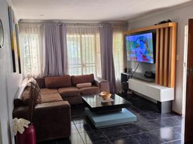 Townhouse for sale in Vosloorus, Gauteng