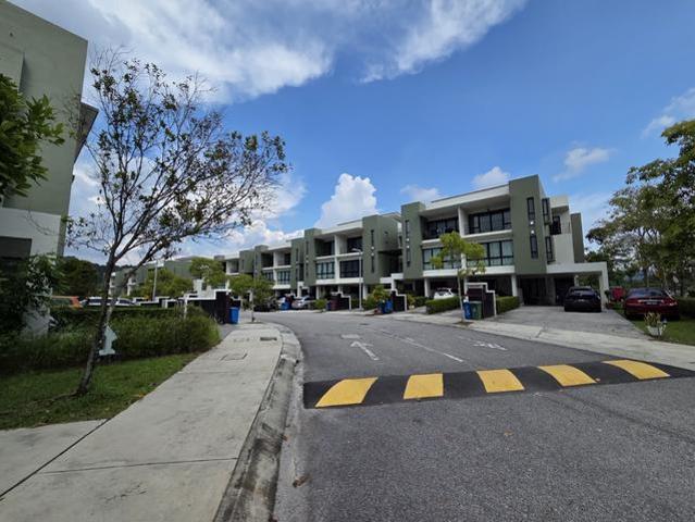 Townhouse for sale in Petaling, Alam Impian