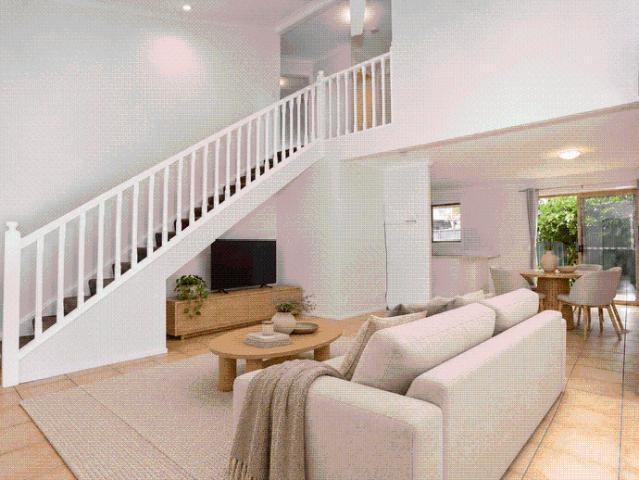 Townhouse for rent in Coombabah, Gold Coast City