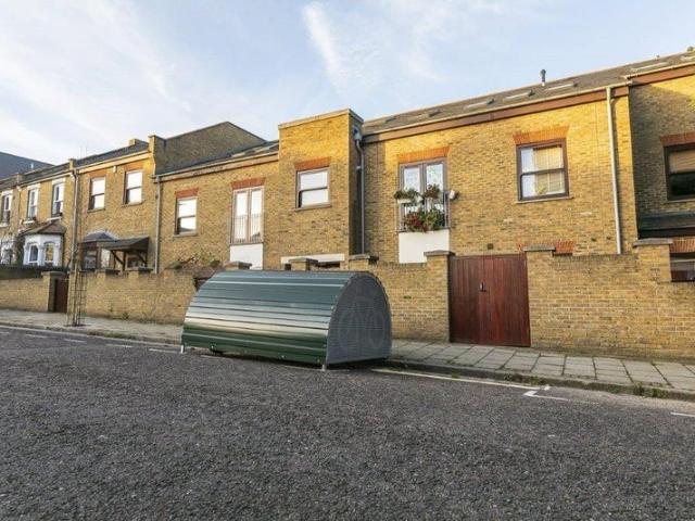 Apartment for rent in Homerton, Greater London