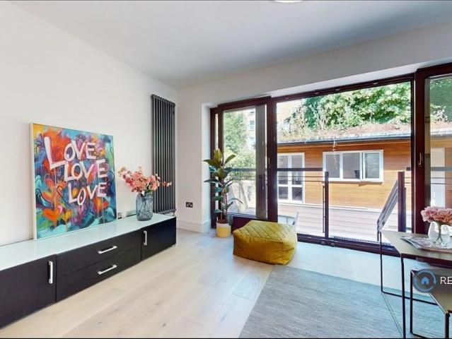 House for rent in Kilburn, Greater London