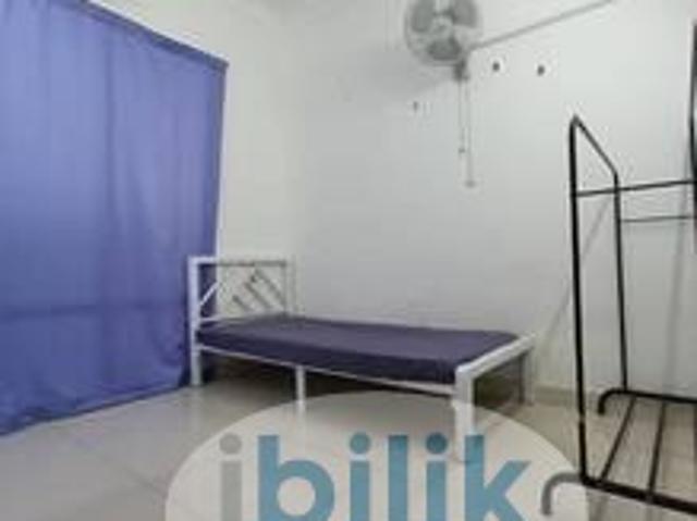Room for rent in Petaling, Alam Impian