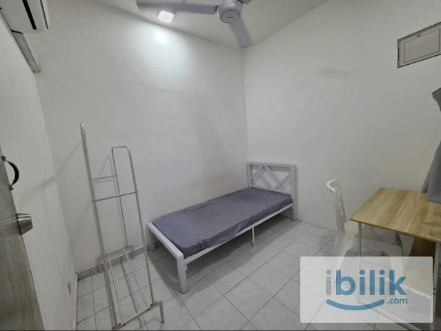 Room for rent in Petaling, Alam Impian