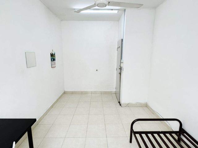 Room for rent in Petaling, Alam Impian