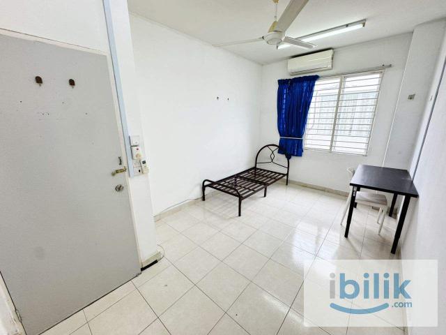 Room for rent in Petaling, Alam Impian