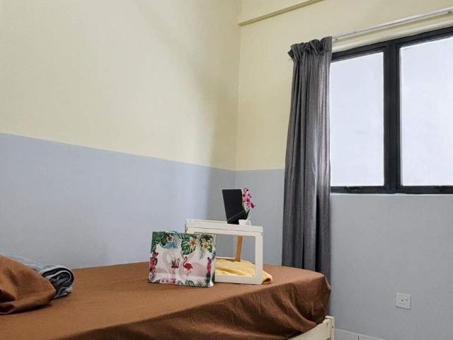 Room for rent in Petaling, Alam Impian