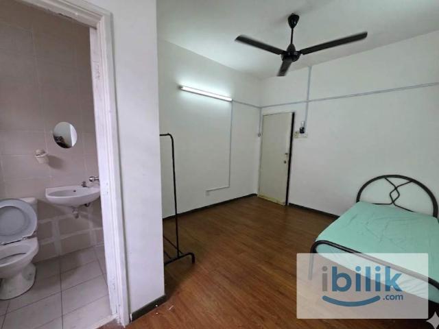 Room for rent in Petaling, Alam Impian