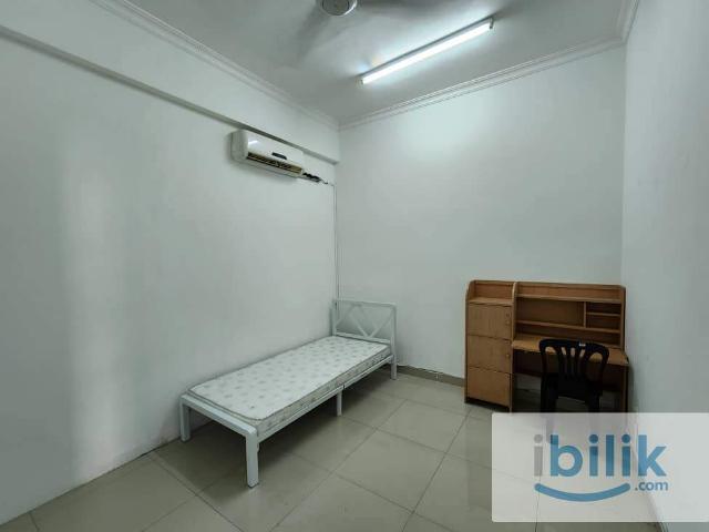Room for rent in Petaling, Alam Impian