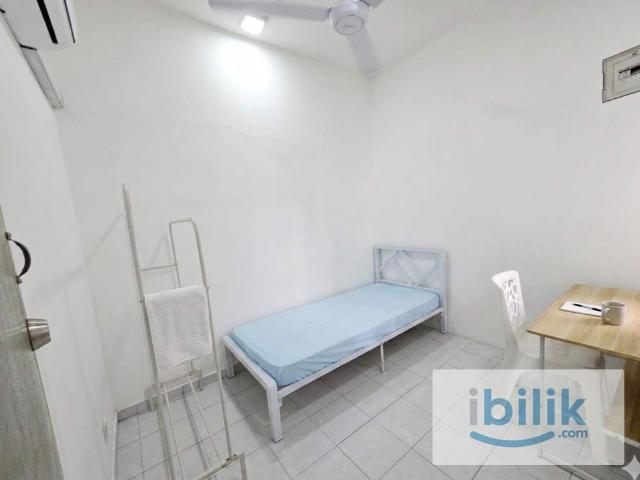 Room for rent in Petaling, Alam Impian