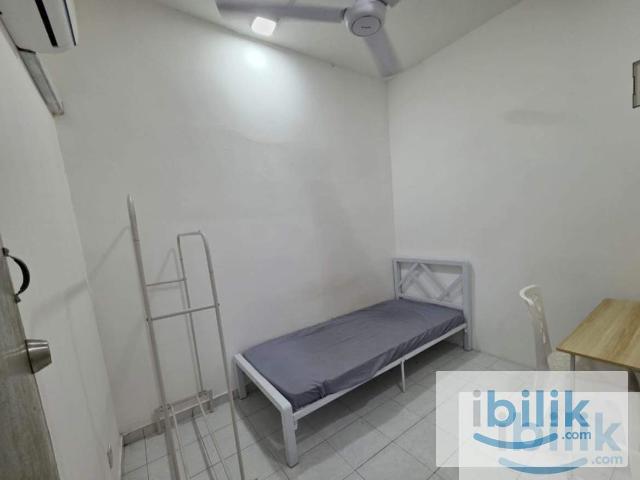 Room for rent in Petaling, Alam Impian