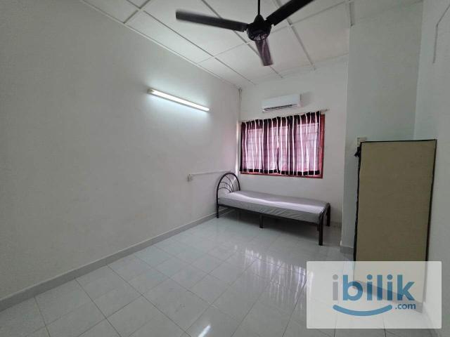 Room for rent in Petaling, Alam Impian
