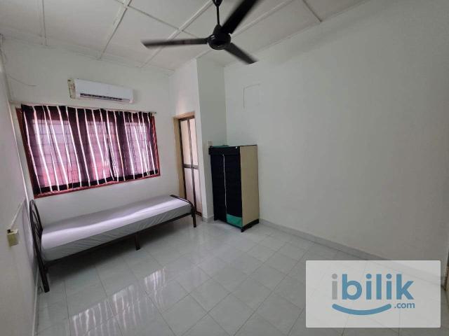 Room for rent in Petaling, Alam Impian