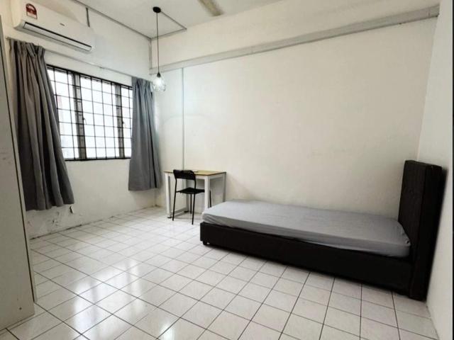 Room for rent in Petaling, Damansara Damai