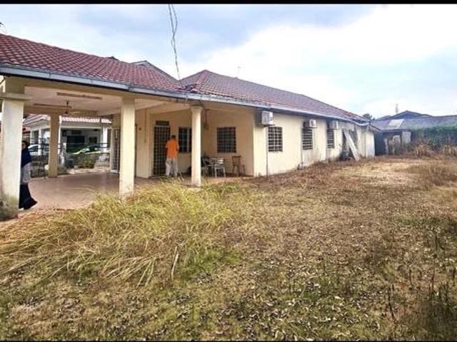 Bungalow for sale in Langat, Selangor