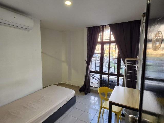 Room for rent in Petaling, Alam Impian