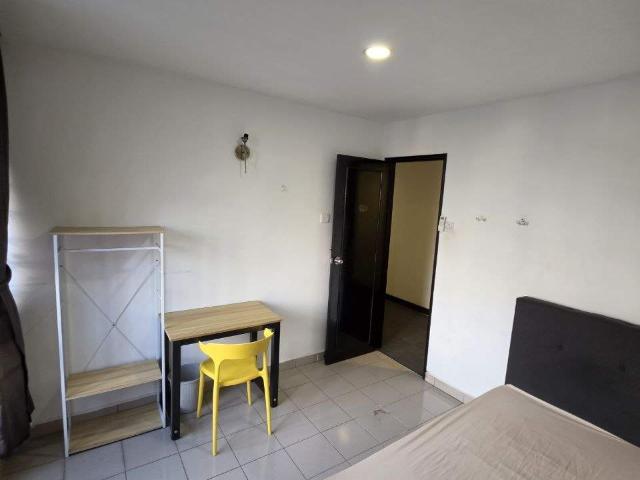 Room for rent in Petaling, Alam Impian