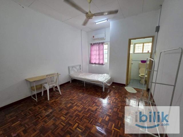 Room for rent in Petaling, Damansara Damai