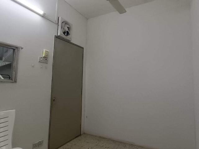 Room for rent in PJU 6, Petaling Jaya