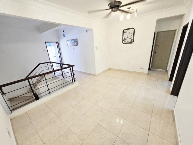 Townhouse for sale in Country Heights Damansara, Kuala Lumpur