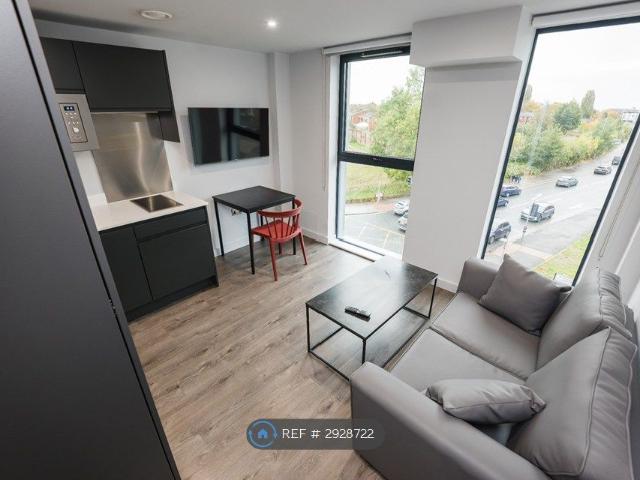 Studio for rent in Calderstones