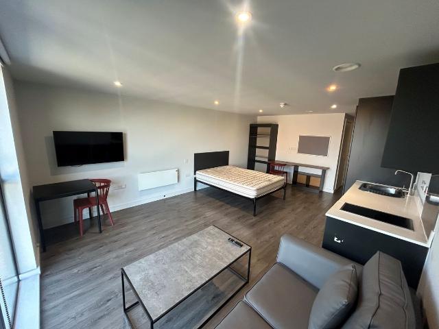 Studio for rent in Calderstones
