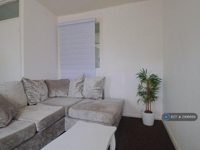 Apartment for rent in Smallbridge, Burnedge