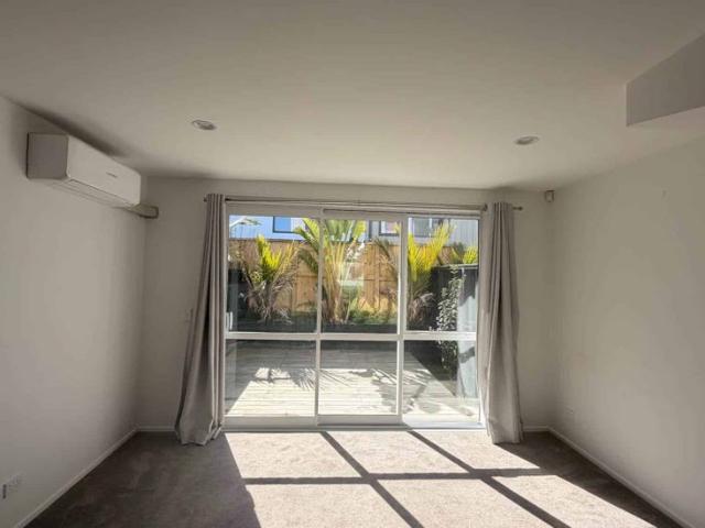 Townhouse for rent in Mount Wellington, Oroua County