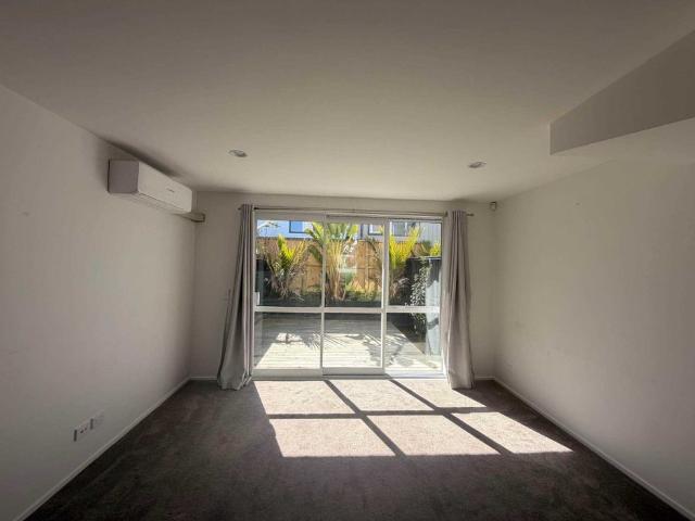 Townhouse for rent in Mount Wellington, Maungakiekie-Tāmaki