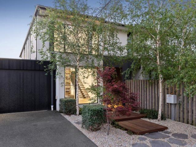 Townhouse for sale in Bentleigh East, Melbourne