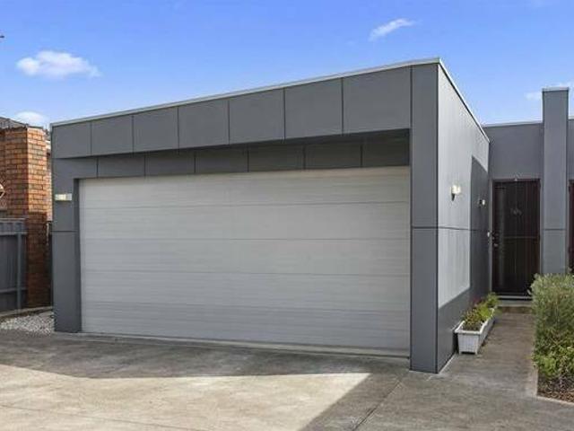 House for sale in Victoria