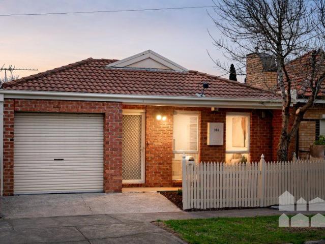Townhouse for sale in Camerons Creek, Victoria