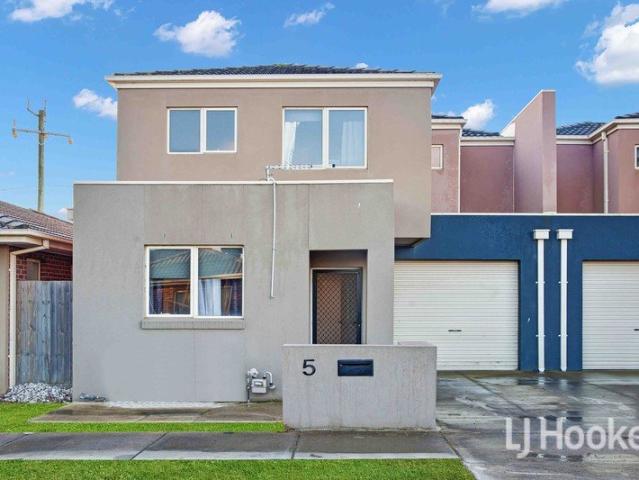 Townhouse for sale in Camerons Creek, Victoria