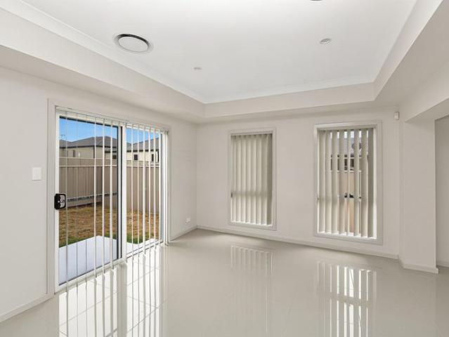 Townhouse for rent in Bletchington, Orange
