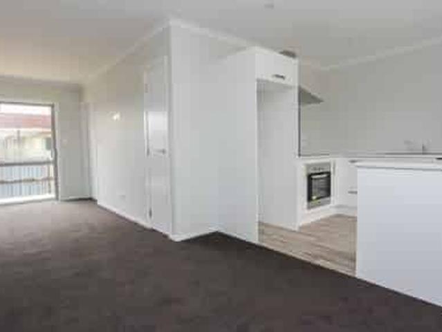 Townhouse for rent in Crawshaw, Hamilton City