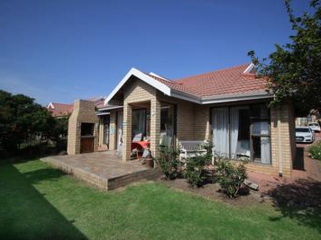 Townhouse for sale in Groot Brak Rivier, Western Cape
