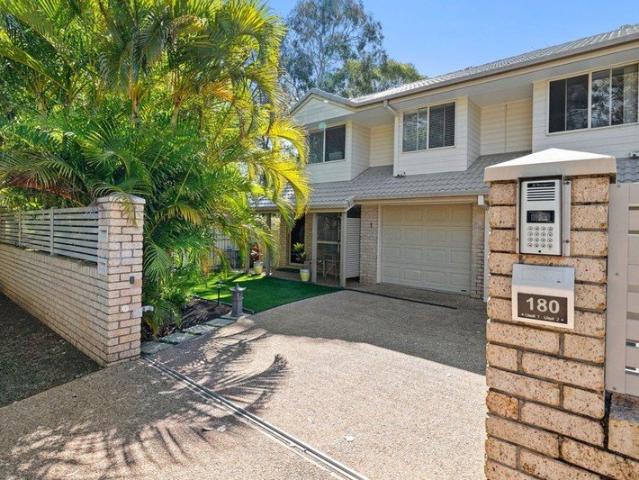 Townhouse for sale in Toombul, Queensland