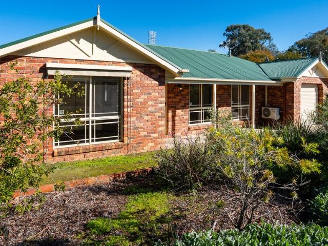Townhouse for sale in West Wodonga, Victoria