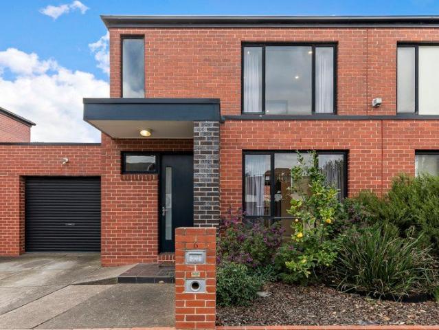 Townhouse for rent in Coburg North, Melbourne